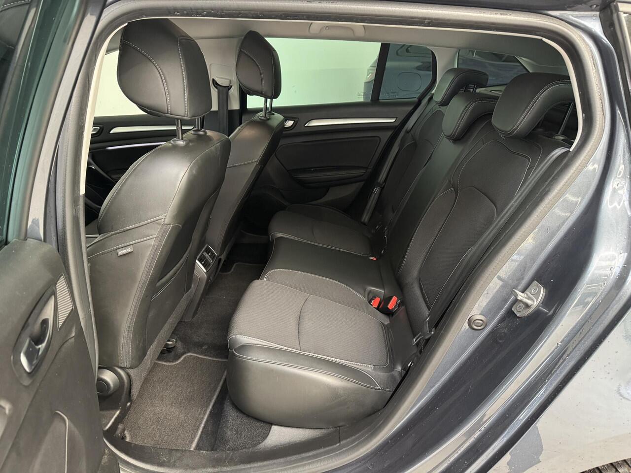 Renault MEGANE Estate 1.3 TCe 140 Techno | Navigatie | Achteruitrijcamera | Trekhaak | All-Season banden |