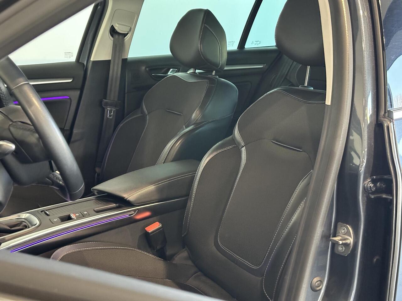 Renault MEGANE Estate 1.3 TCe 140 EDC Techno AUTOMAAT | TREKHAAK | PARKEERSENSOREN VOOR-/ACHTER | ACHTERUITRIJCAMERA | APPLE CARPLAY/ANDROID AUTO