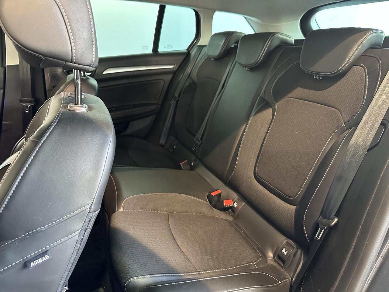 Renault MEGANE Estate 1.3 TCe 140 EDC Techno AUTOMAAT | TREKHAAK | PARKEERSENSOREN VOOR-/ACHTER | ACHTERUITRIJCAMERA | APPLE CARPLAY/ANDROID AUTO