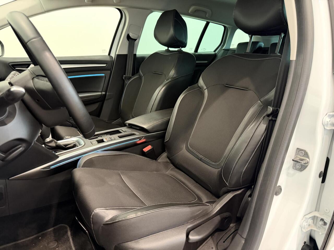 Renault MEGANE Estate 1.3 TCe 140 EDC Techno | Trekhaak 1.700 KG | All season banden | Dodehoek Detectie