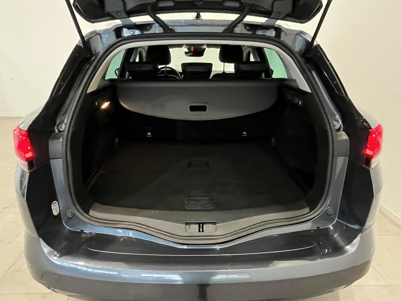 Renault MEGANE Estate 1.3 TCe 140 EDC Techno | Trekhaak 1.700 KG | All season banden | Dodehoek Detectie