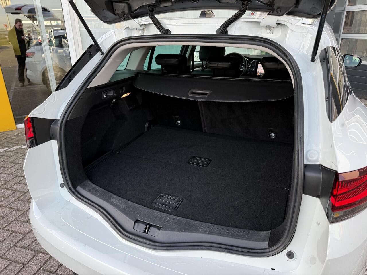 Renault MEGANE Estate 1.3 TCe 140 Techno | Trekhaak | NAP | Navigatie | Achteruitrijcamera | DAB | Key-less | Climate Control | LED | Dodehoek detectie |