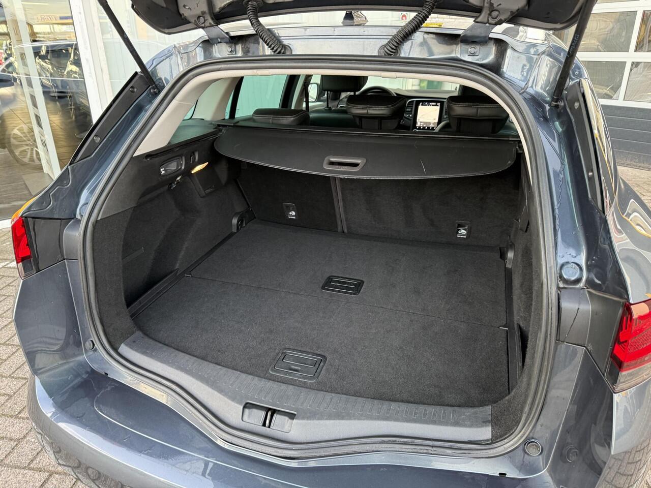 Renault MEGANE Estate 1.3 TCe 140 Techno | Trekhaak | NAP | Navigatie | Achteruitrijcamera | DAB | Key-less | Climate Control | LED | Dodehoek detectie |