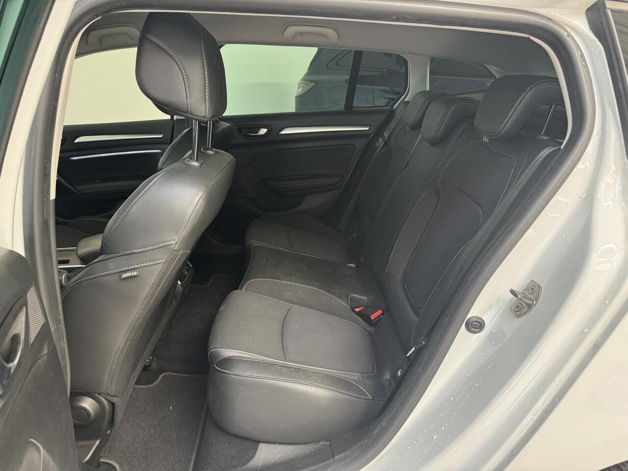 Renault MEGANE Estate 1.3 TCe 140 Techno | Navigatie | Achteruitrijcamera | Trekhaak | All-Season banden |