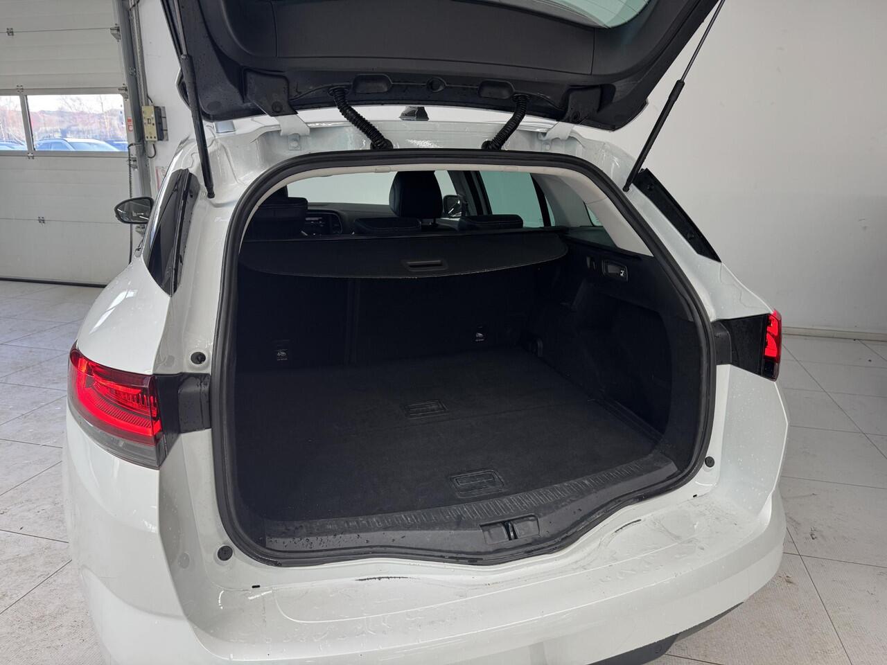 Renault MEGANE Estate 1.3 TCe 140 Techno | Navigatie | Achteruitrijcamera | Trekhaak | All-Season banden |