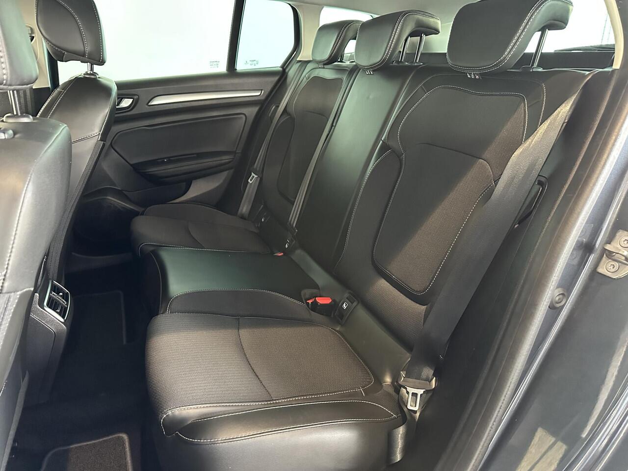 Renault MEGANE Estate 1.3 TCe 140 EDC Techno AUTOMAAT | TREKHAAK | PARKEERSENSOREN VOOR-/ACHTER | ACHTERUITRIJCAMERA | APPLE CARPLAY/ANDROID AUTO