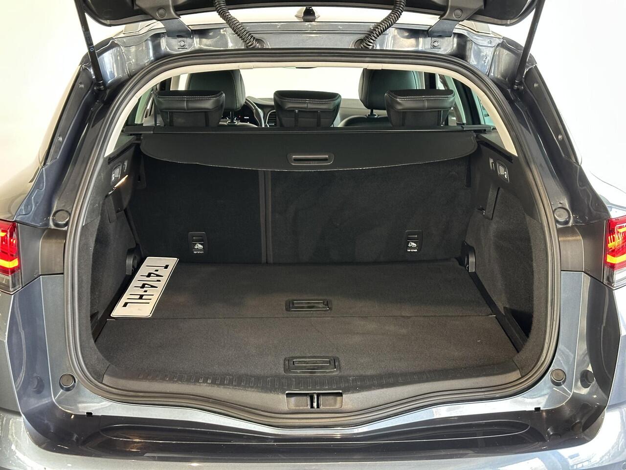 Renault MEGANE Estate 1.3 TCe 140 EDC Techno AUTOMAAT | TREKHAAK | PARKEERSENSOREN VOOR-/ACHTER | ACHTERUITRIJCAMERA | APPLE CARPLAY/ANDROID AUTO