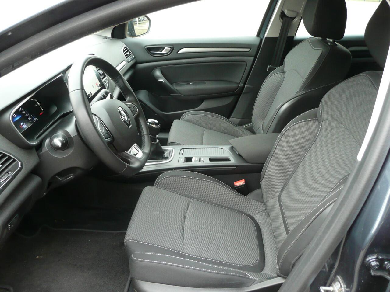 Renault MEGANE Estate 1.3 TCe 140 PARK ASSIST V + A/ NAVIGATIE AF FABRIEK EN DRAADLOZE APPLE CAR PLAY/ANDROID AUTO/ FULL LED + MISTLAMP LED VERLICHTING/ DAKRAILS SATIJN/ 4-SEIZOENS BANDEN/ ETC.. DEALER ONDERHOUDEN. RIJKLAAR!