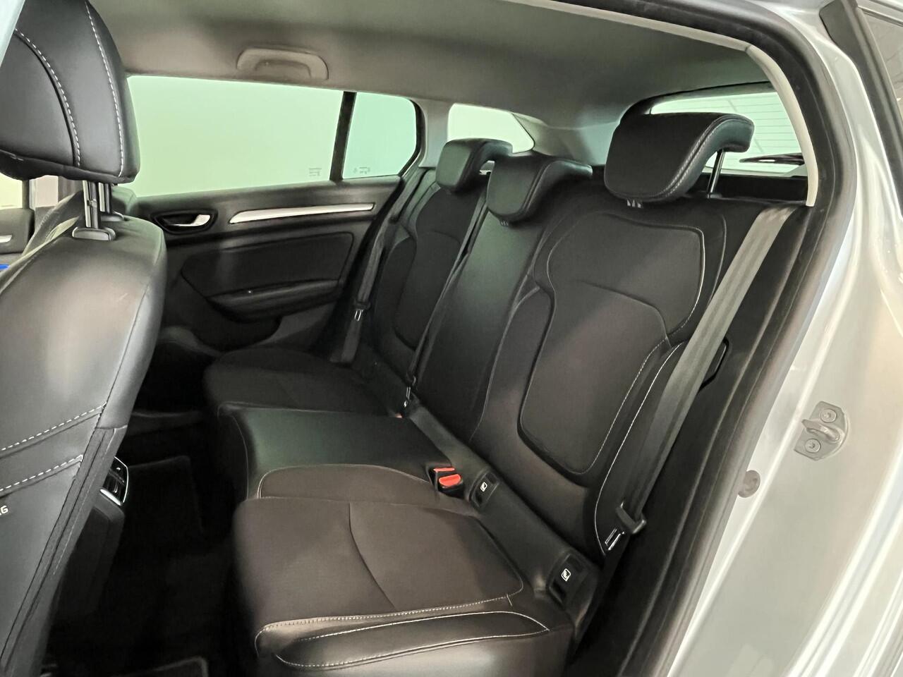 Renault MEGANE Estate 1.3 TCe 140 EDC Techno | Trekhaak 1.700 KG | All season banden | Dodehoek Detectie