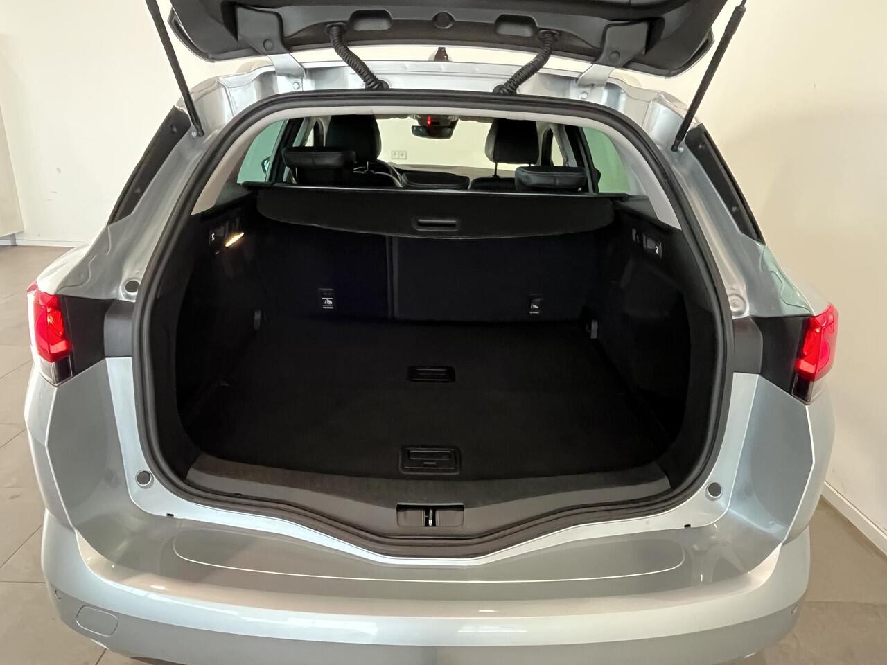 Renault MEGANE Estate 1.3 TCe 140 EDC Techno | Trekhaak 1.700 KG | All season banden | Dodehoek Detectie