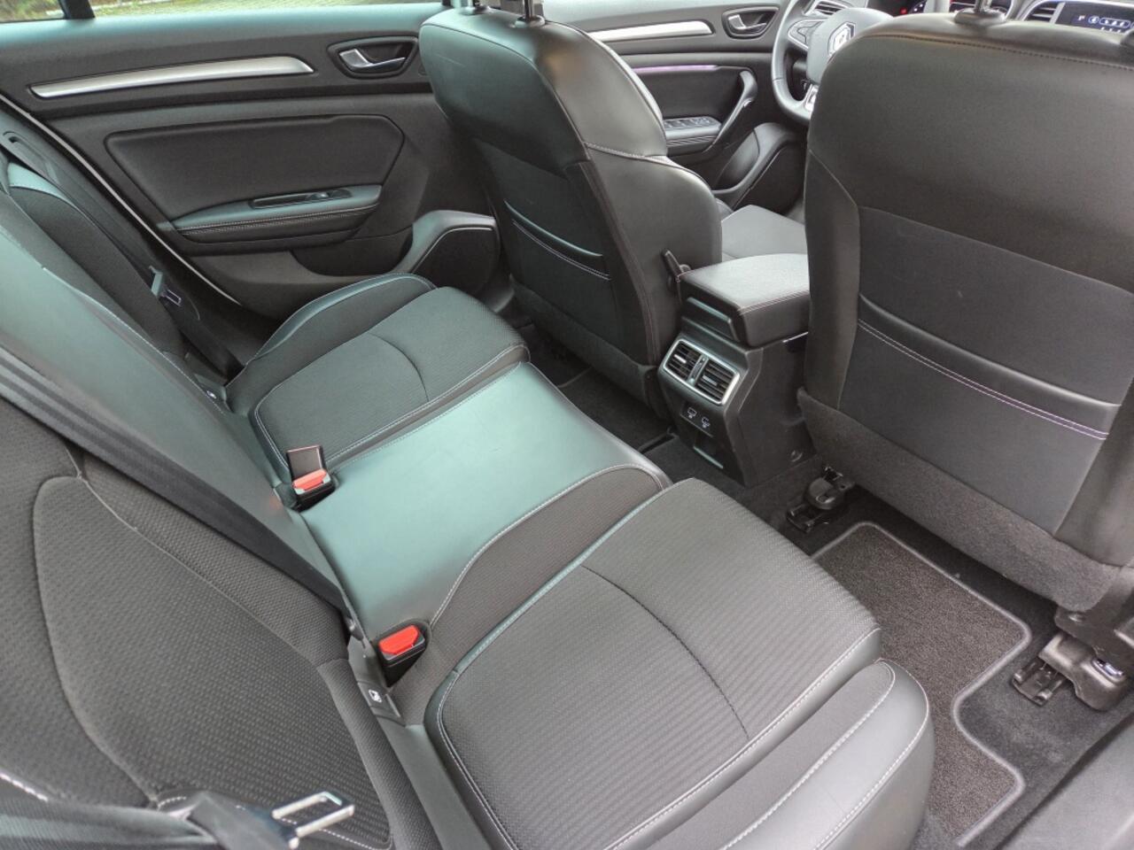 Renault MEGANE Estate 1.3 TCe 140 Techno Automaat | Groot scherm | Navigatie | Trekhaa