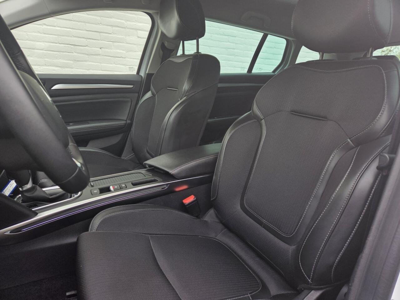 Renault MEGANE Estate 1.3 TCe 140 Techno Automaat | Groot scherm | Navigatie | Trekhaa