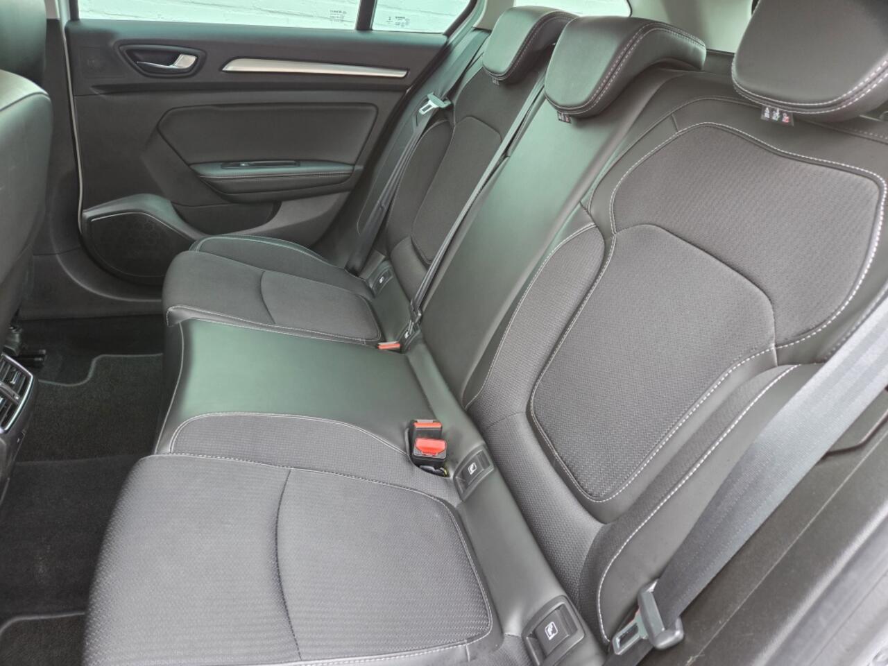 Renault MEGANE Estate 1.3 TCe 140 Techno Automaat | Groot scherm | Navigatie | Trekhaa