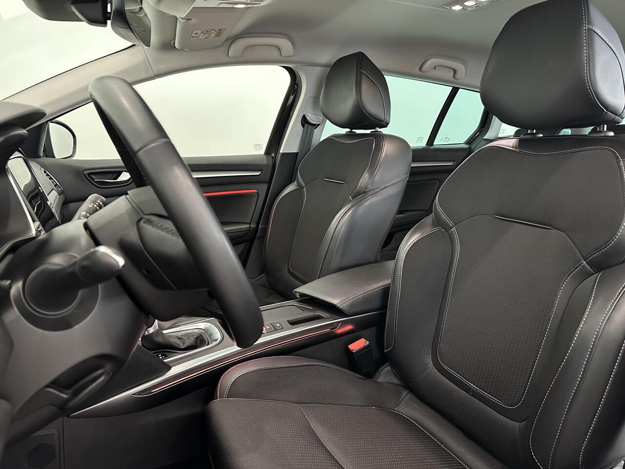 Renault MEGANE Estate 1.3 TCe 140 EDC Techno | Trekhaak 1.700 KG | All season banden | Dodehoek Detectie