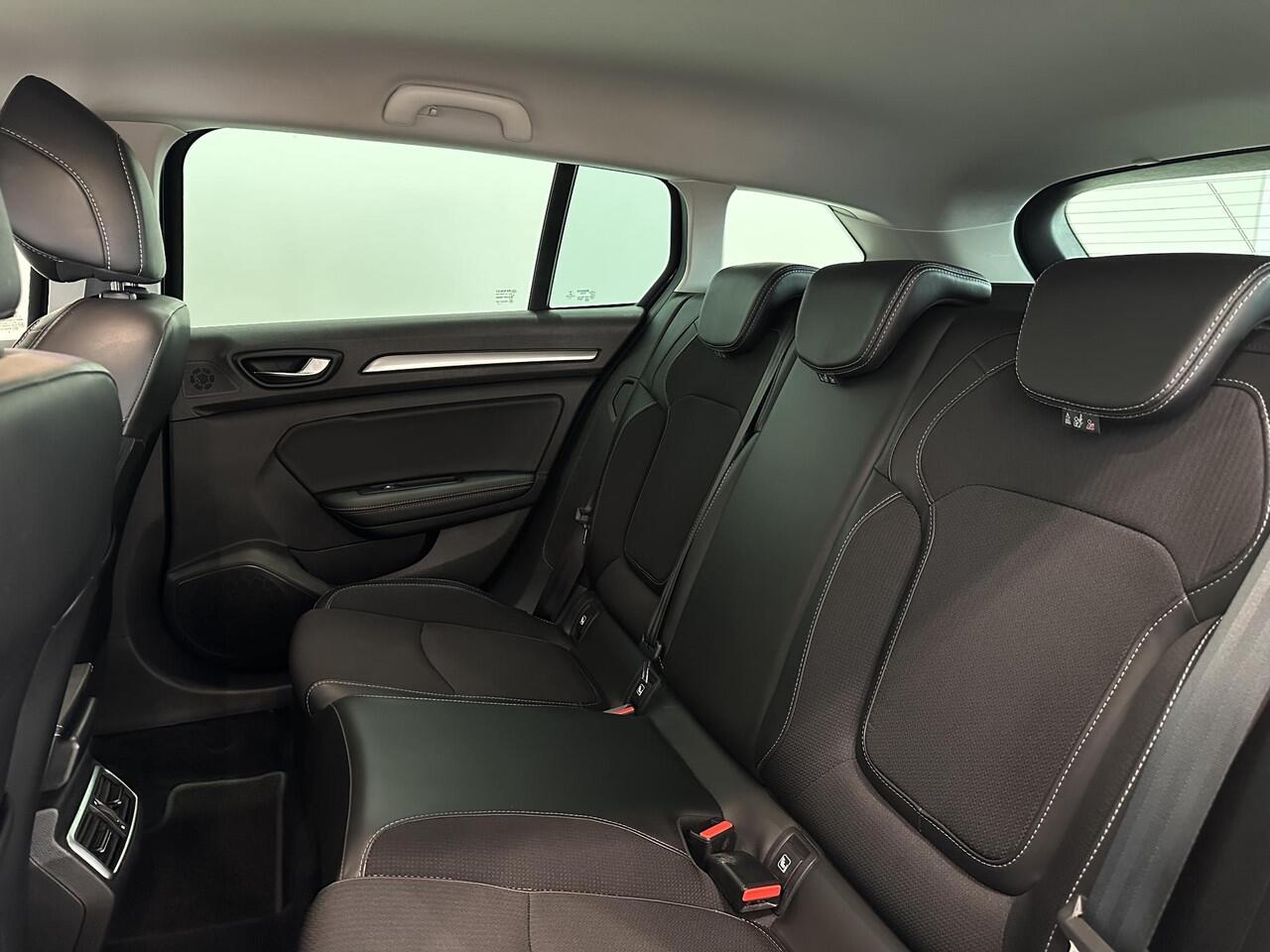 Renault MEGANE Estate 1.3 TCe 140 EDC Techno | Trekhaak 1.700 KG | All season banden | Dodehoek Detectie