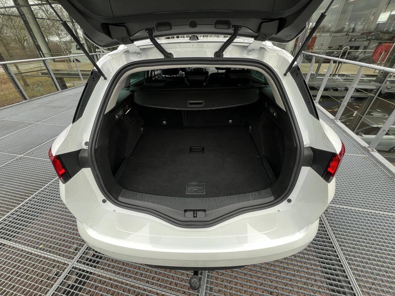 Renault MEGANE Estate 1.3 TCe 140 Techno | Automaat | Trekhaak | Navigatie | Achteruitrijcamera