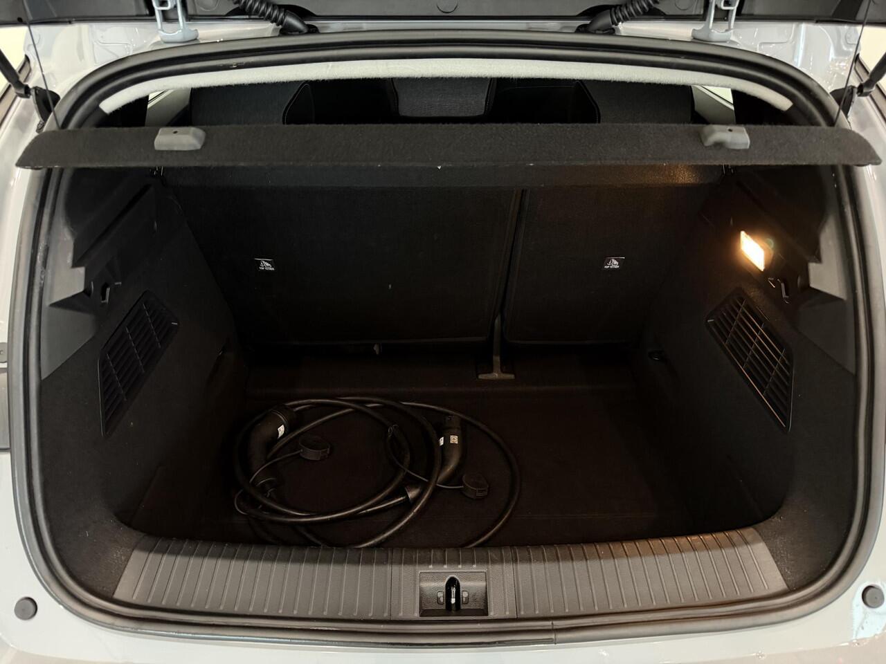 Renault MEGANE E-Tech EV60 220 Optimum Charge Evolution | 94,5% SOH | Warmtepomp | Stoel- en stuurverwarming | Parkeersensoren voor, achter en achteruitrijcamera | 1e eigenaar + dealer onderhouden!