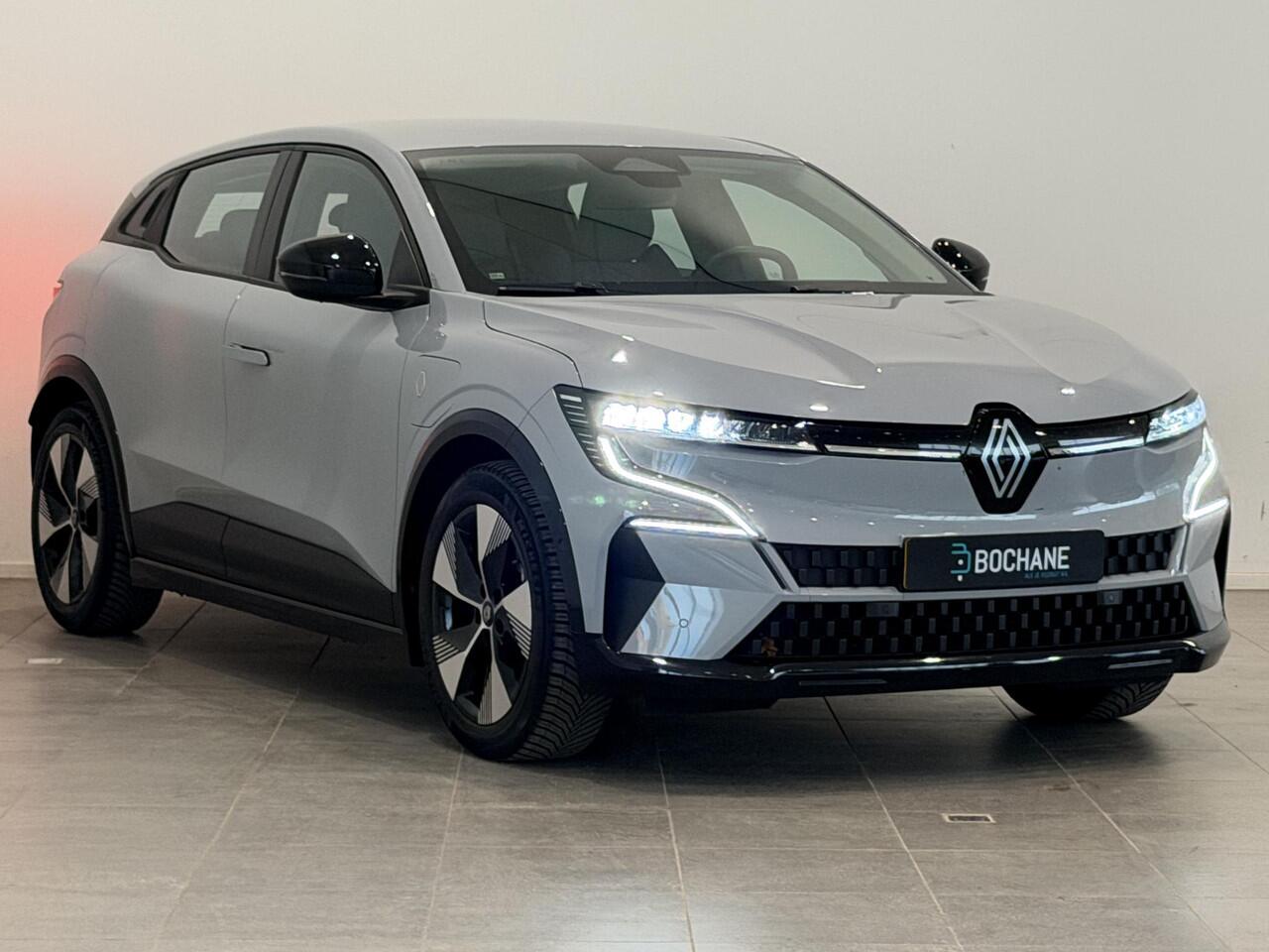 Renault MEGANE E-Tech EV60 220 Optimum Charge Evolution | 94,5% SOH | Warmtepomp | Stoel- en stuurverwarming | Parkeersensoren voor, achter en achteruitrijcamera | 1e eigenaar + dealer onderhouden!