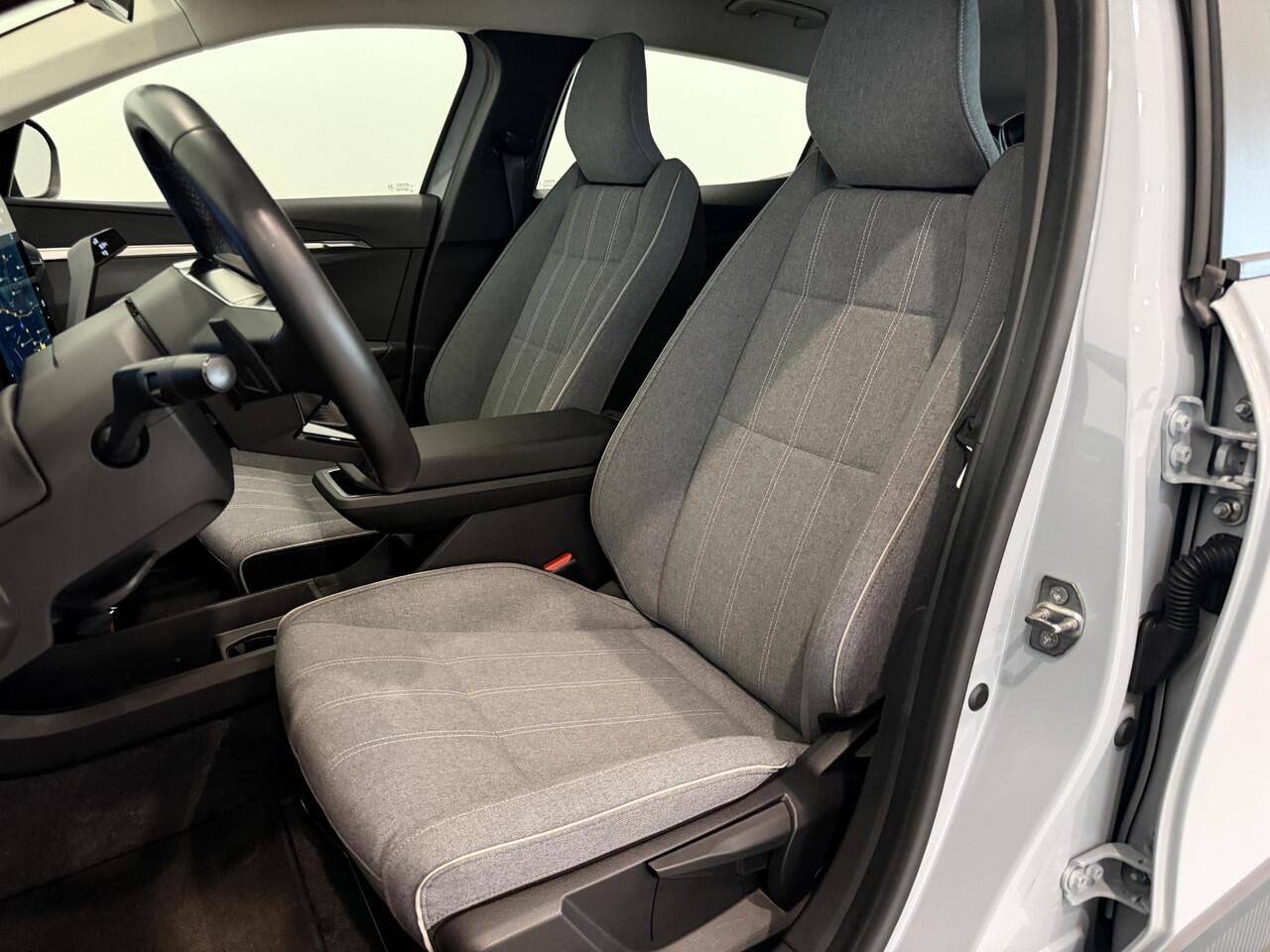 Renault MEGANE E-Tech EV60 220 Optimum Charge Evolution | 94,5% SOH | Warmtepomp | Stoel- en stuurverwarming | Parkeersensoren voor, achter en achteruitrijcamera | 1e eigenaar + dealer onderhouden!