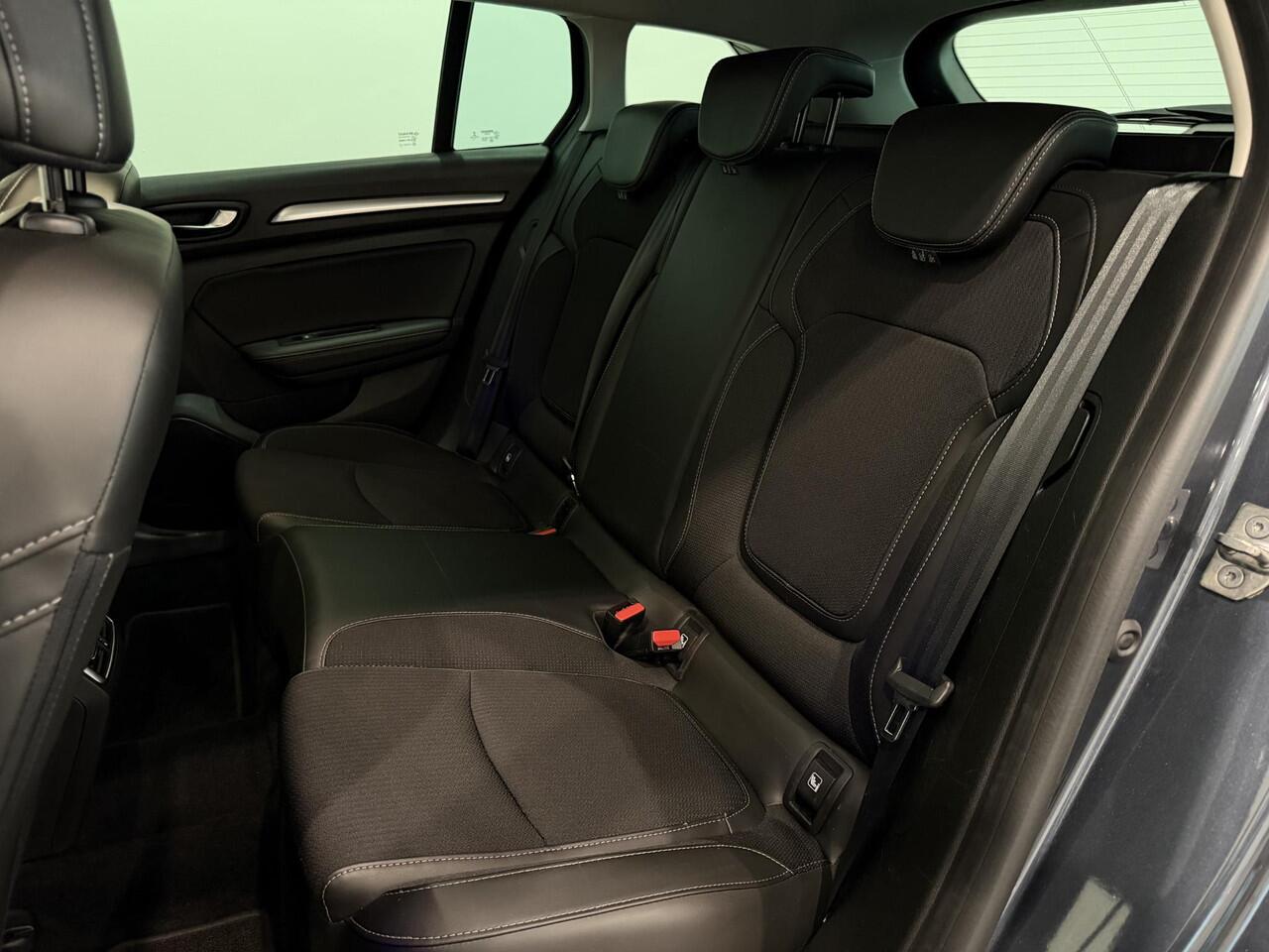 Renault MEGANE Estate 1.3 TCe 140 EDC Techno | Trekhaak 1.700 KG | All season banden | Dodehoek Detectie