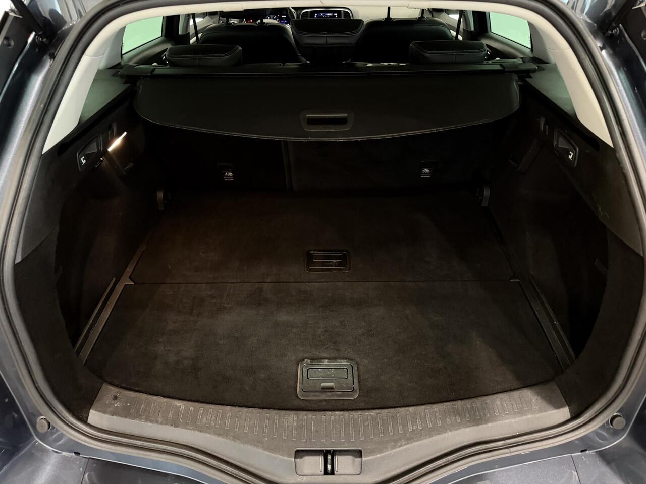 Renault MEGANE Estate 1.3 TCe 140 EDC Techno | Trekhaak 1.700 KG | All season banden | Dodehoek Detectie