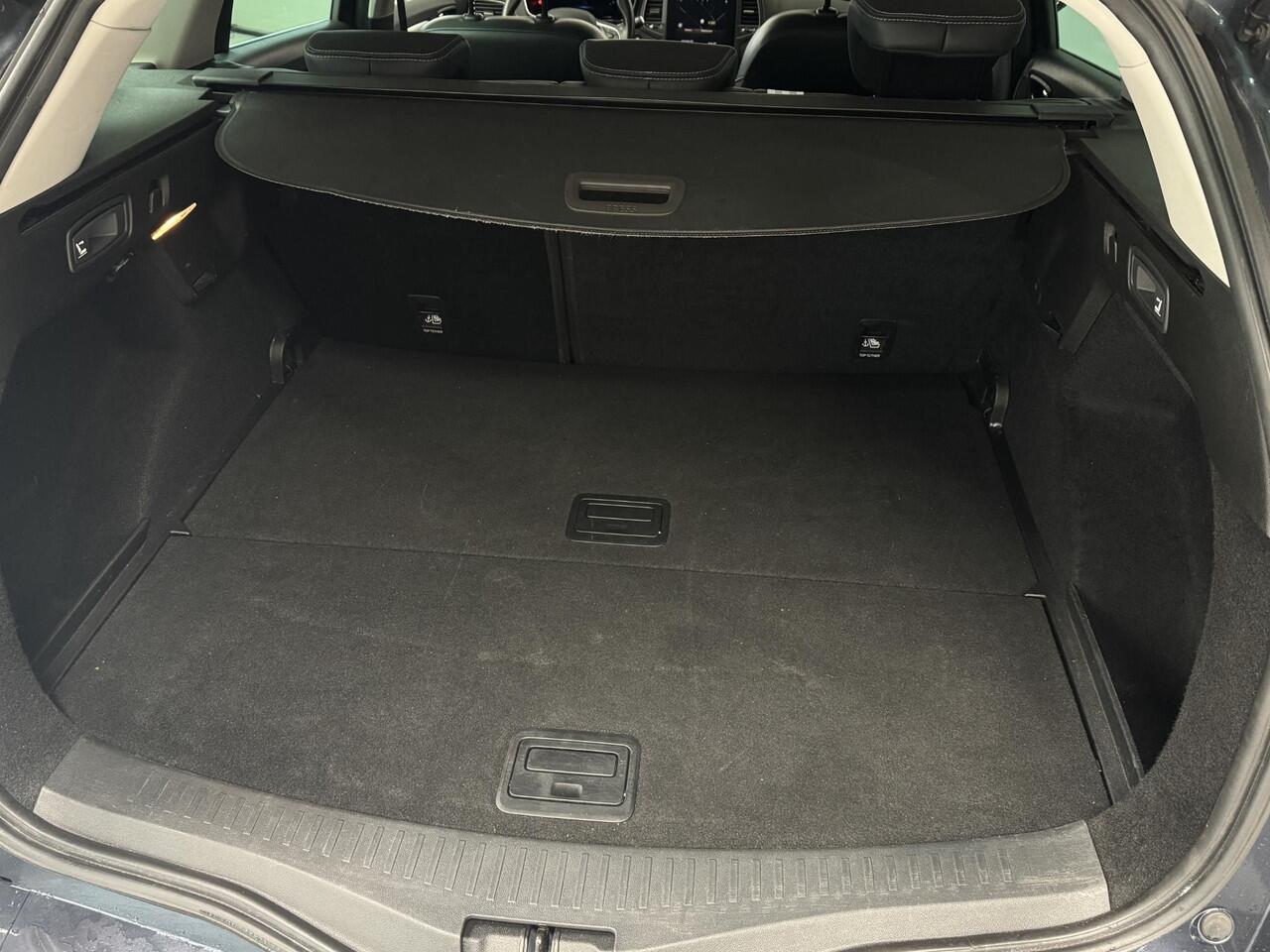 Renault MEGANE Estate 1.3 TCe 140 Techno | Navigatie | Achteruitrijcamera | Trekhaak | All-Season Banden |