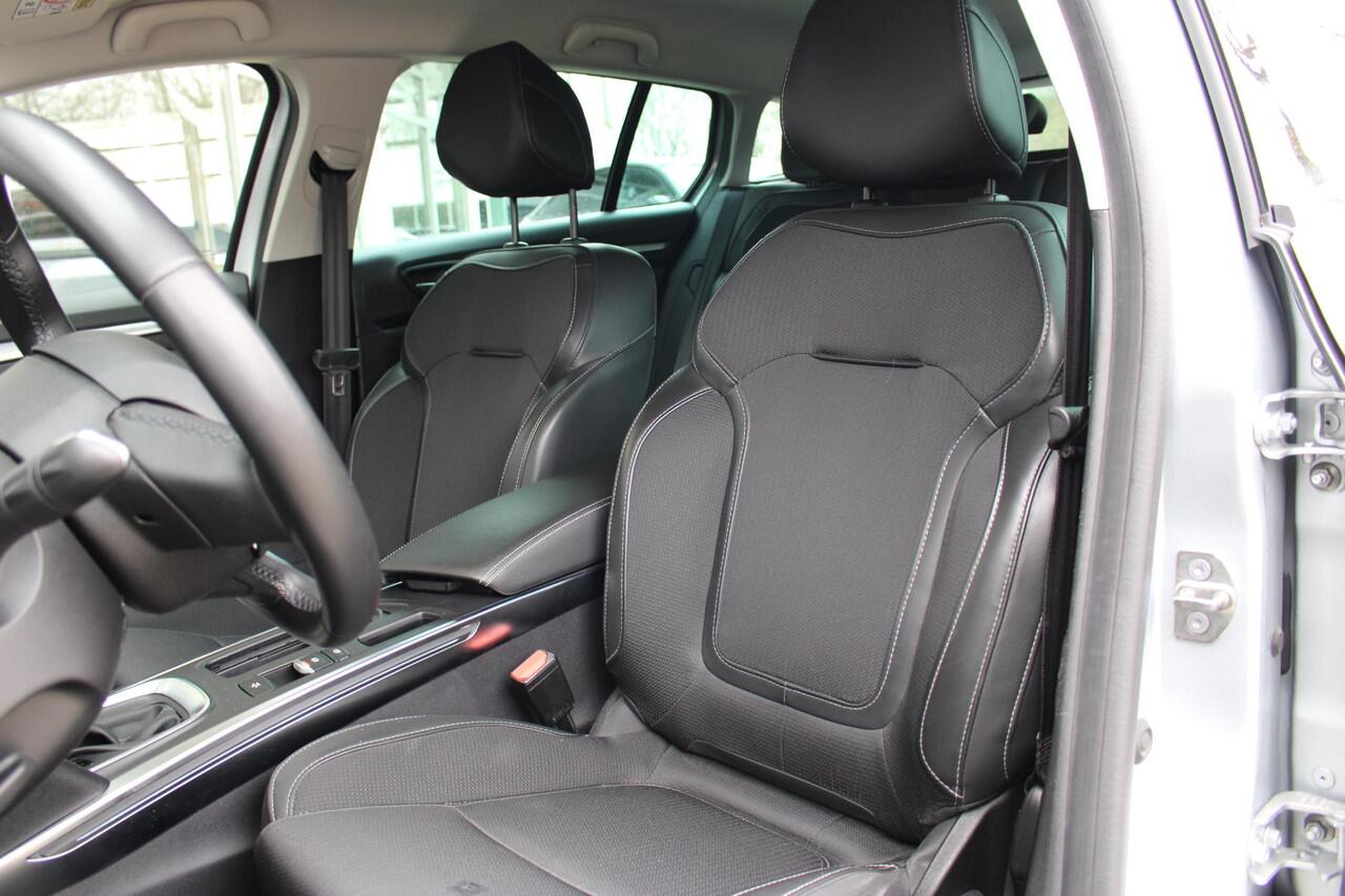 Renault MEGANE Estate 1.3 TCe 140 Techno | Trekhaak | Dodehoek herkenning | Cruise Control