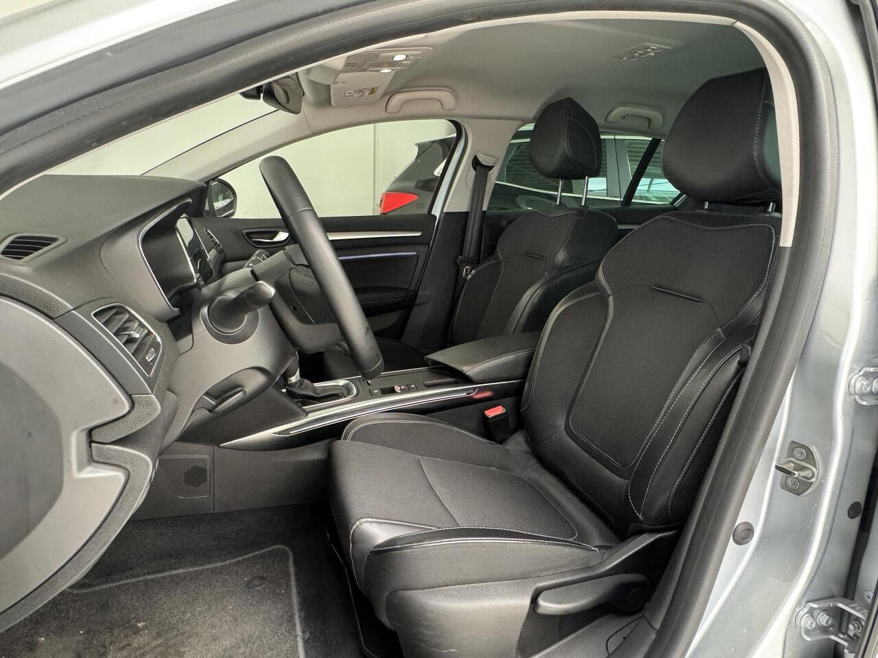 Renault MEGANE Estate 1.3 TCe 140 Techno | Navigatie | Achteruitrijcamera | Trekhaak | All-Season Banden |