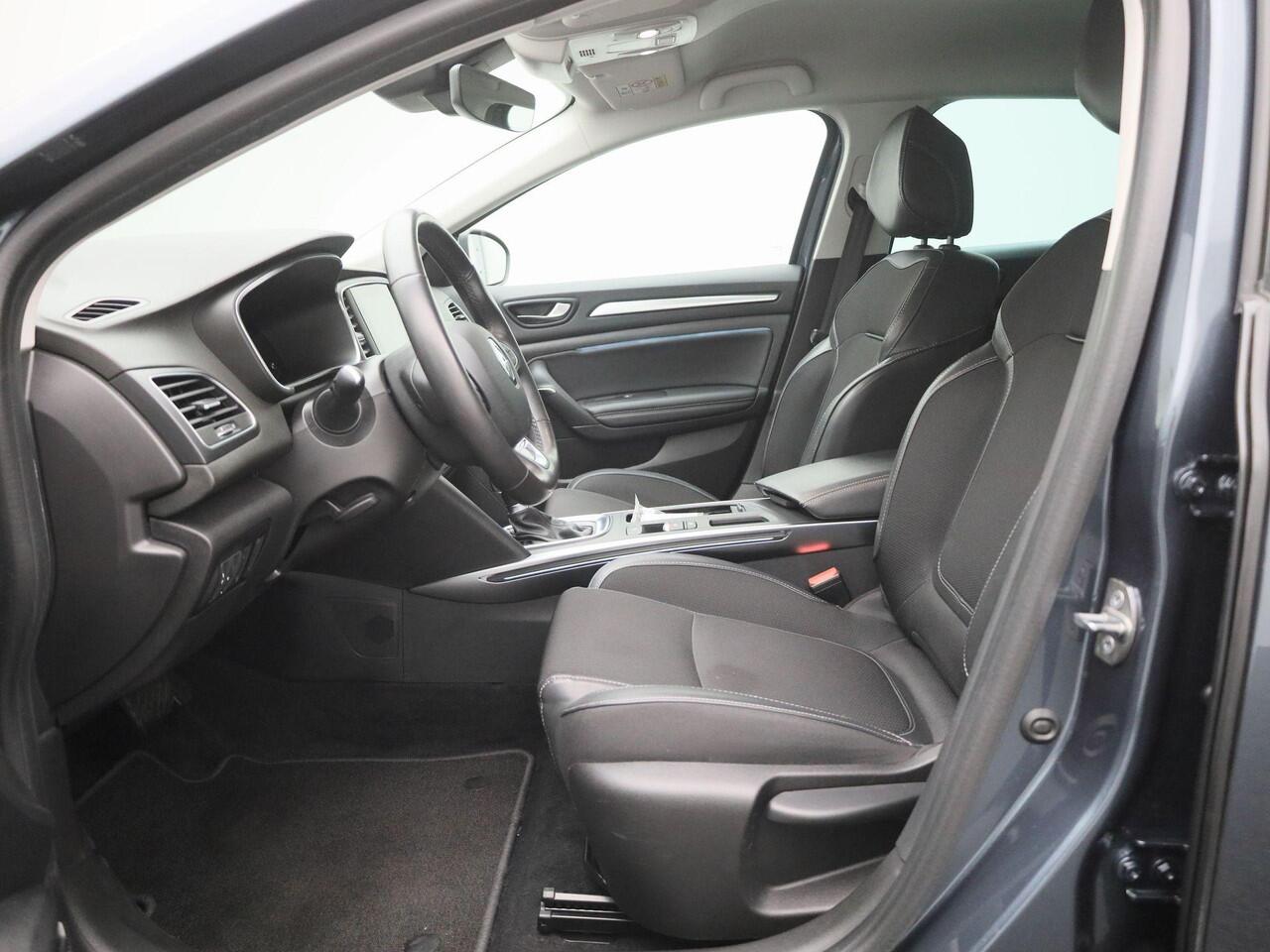 Renault MEGANE Estate 1.3 TCe 140Pk Techno | Automaat | Navigatie | Verwarmbare Voorstoelen | Apple/Android Carplay | Achteruitrijcamera & Parkeersensoren | Elektrisch Verstelbare Spiegels |