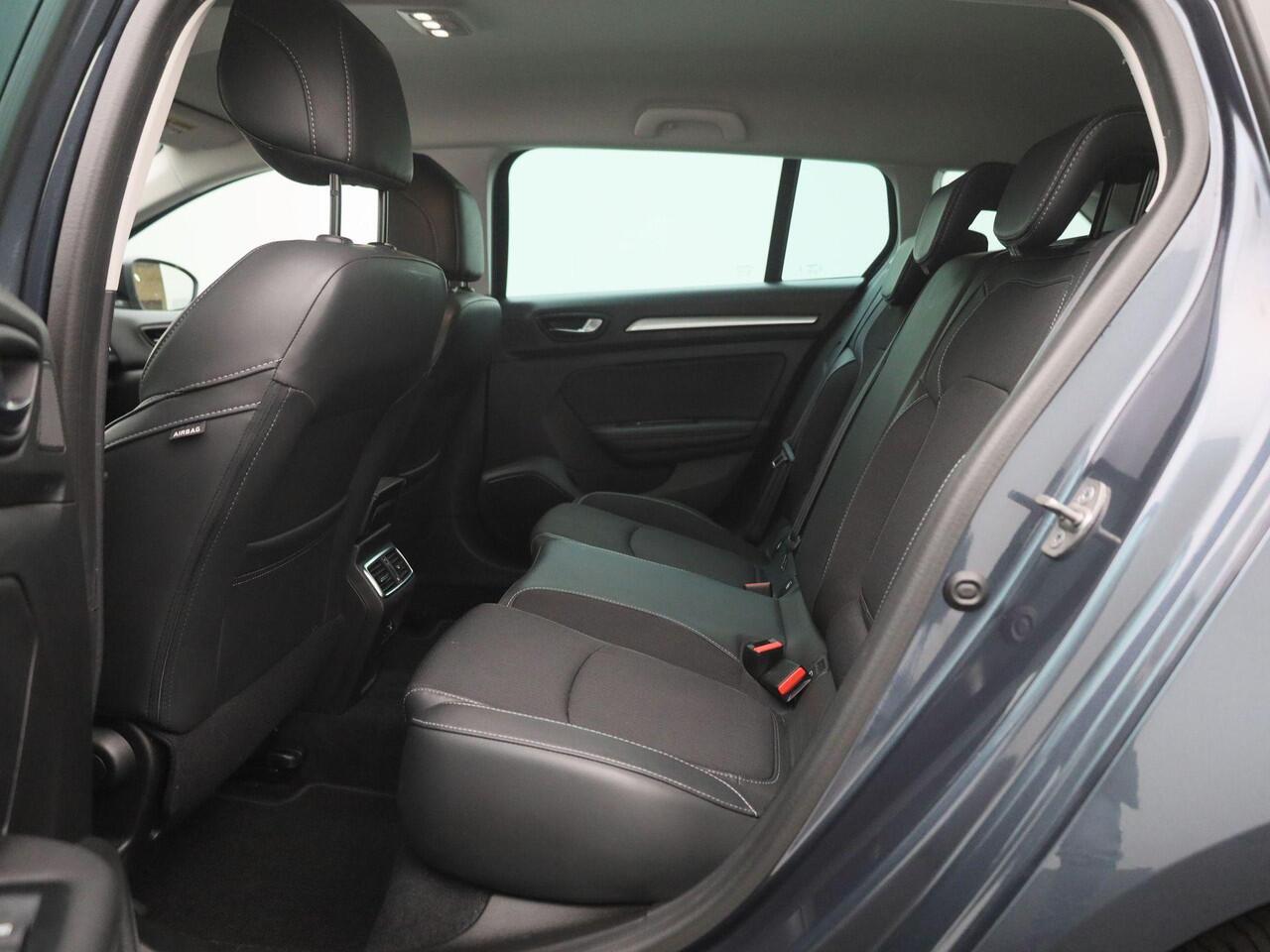 Renault MEGANE Estate 1.3 TCe 140Pk Techno | Automaat | Navigatie | Verwarmbare Voorstoelen | Apple/Android Carplay | Achteruitrijcamera & Parkeersensoren | Elektrisch Verstelbare Spiegels |