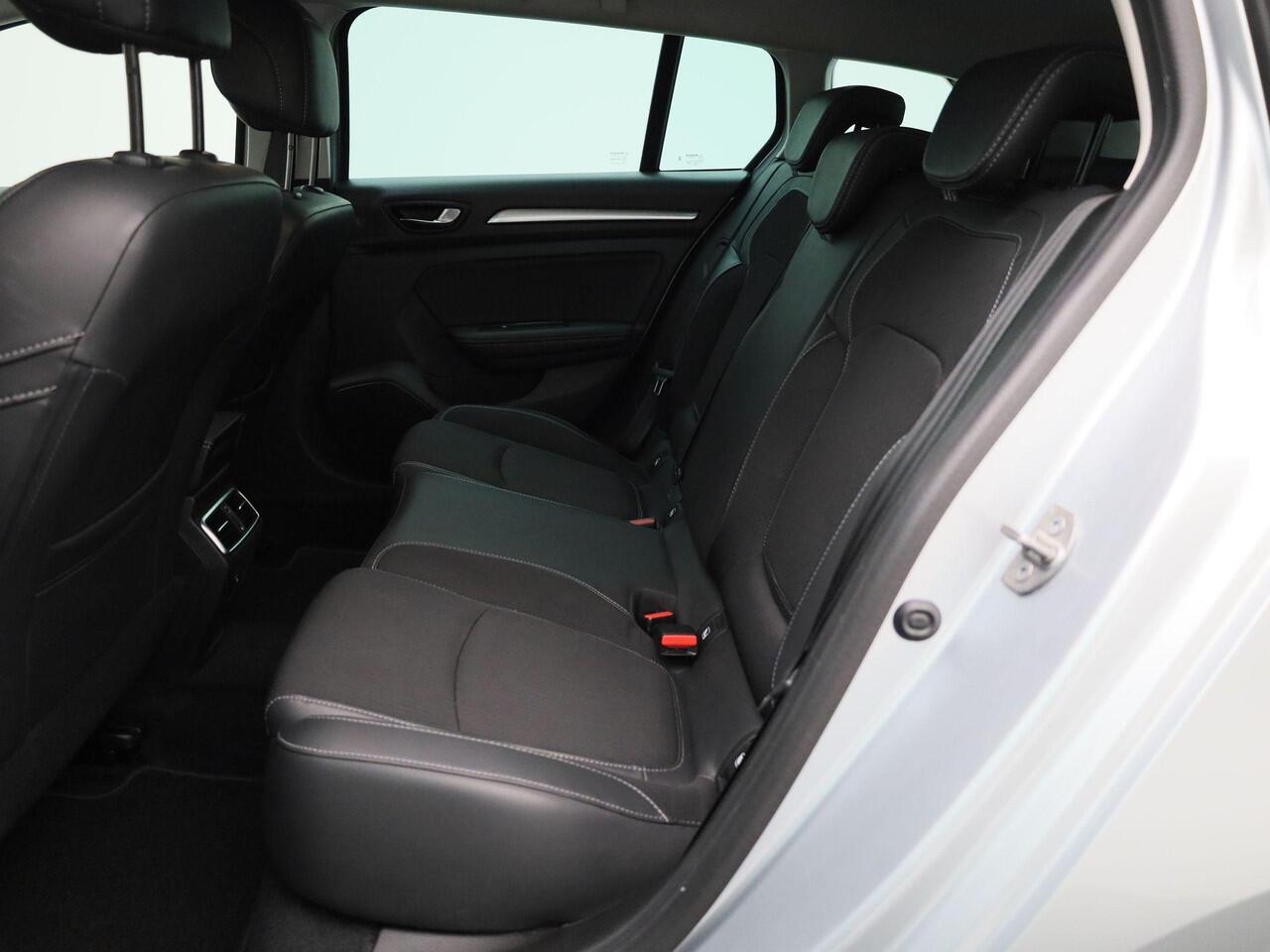 Renault MEGANE Estate 1.3 TCe 140 Techno | Stoel- & Stuurwielverwarming | 9,3" Full-Map Navigatie | Camera | PDC Voor + Achter | Climate Control | LED Pure Vision | Keyless | 17" LMV | Privacy Glass | Apple Carplay & Android Auto