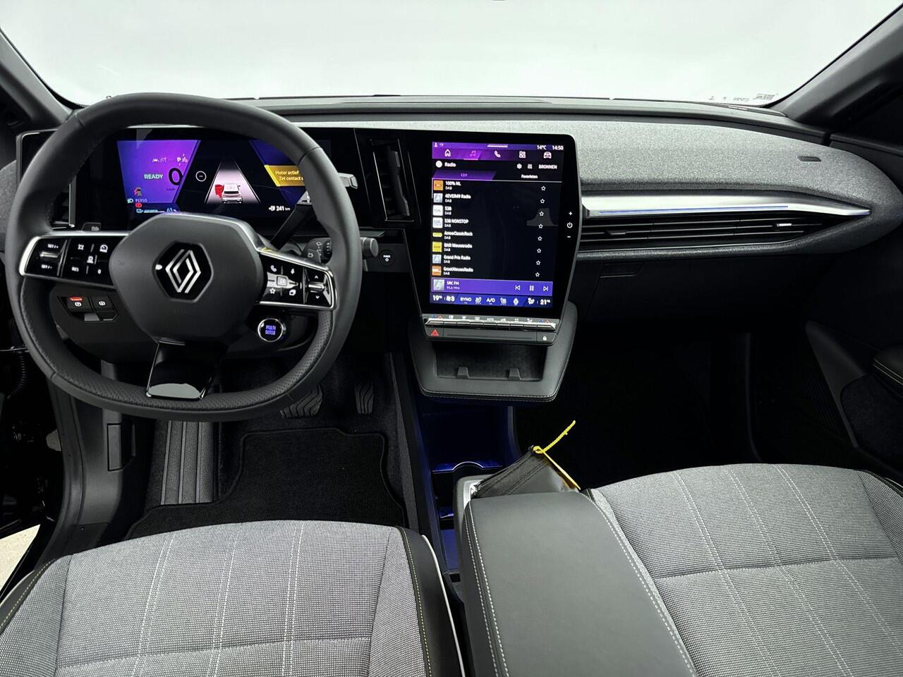 Renault MEGANE E-Tech comfort range techno 220Pk 60 kWh | Navigatie via Google | Apple & Android Carplay | Parkeersensoren Voor & Achter | 360 Camera | Stoel & Stuurverwarming | Adaptieve Cruise Control | Harman Kardon Geluidsysteem |