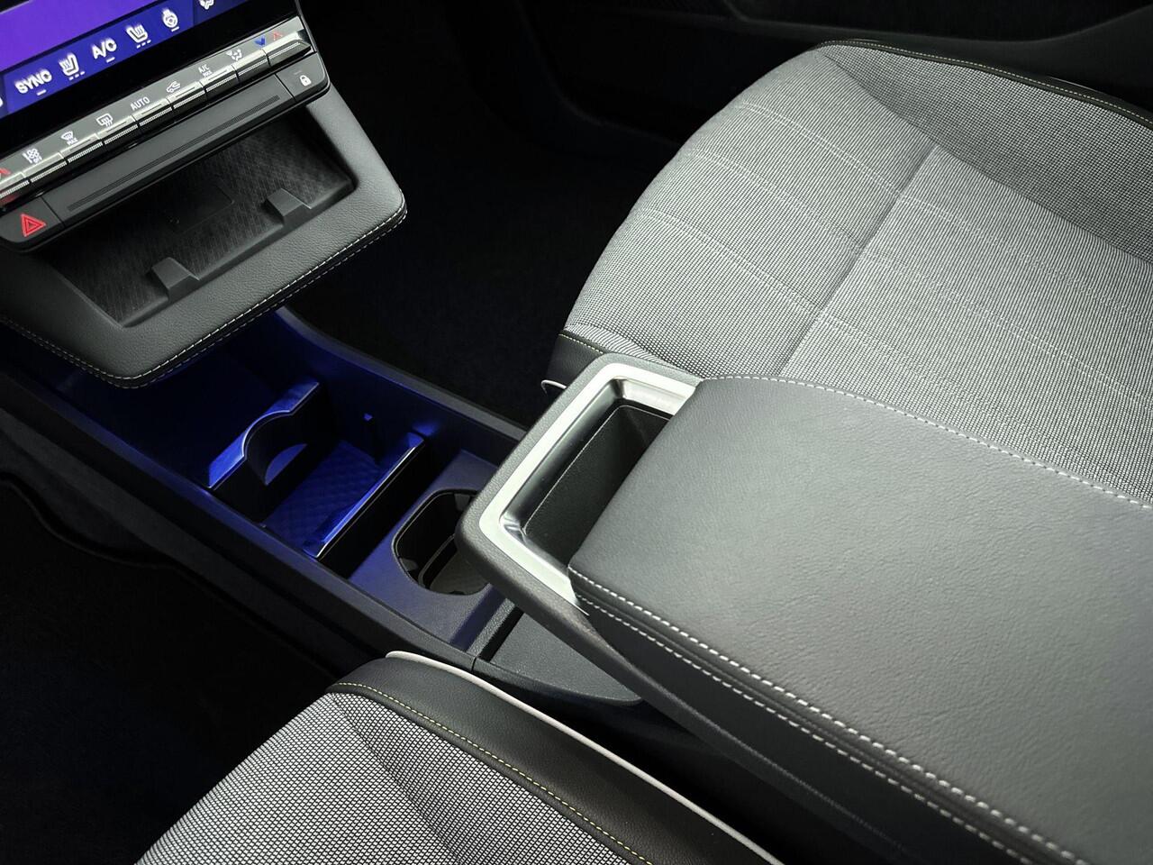 Renault MEGANE E-Tech comfort range techno 220Pk 60 kWh | Navigatie via Google | Apple & Android Carplay | Parkeersensoren Voor & Achter | 360 Camera | Stoel & Stuurverwarming | Adaptieve Cruise Control | Harman Kardon Geluidsysteem |