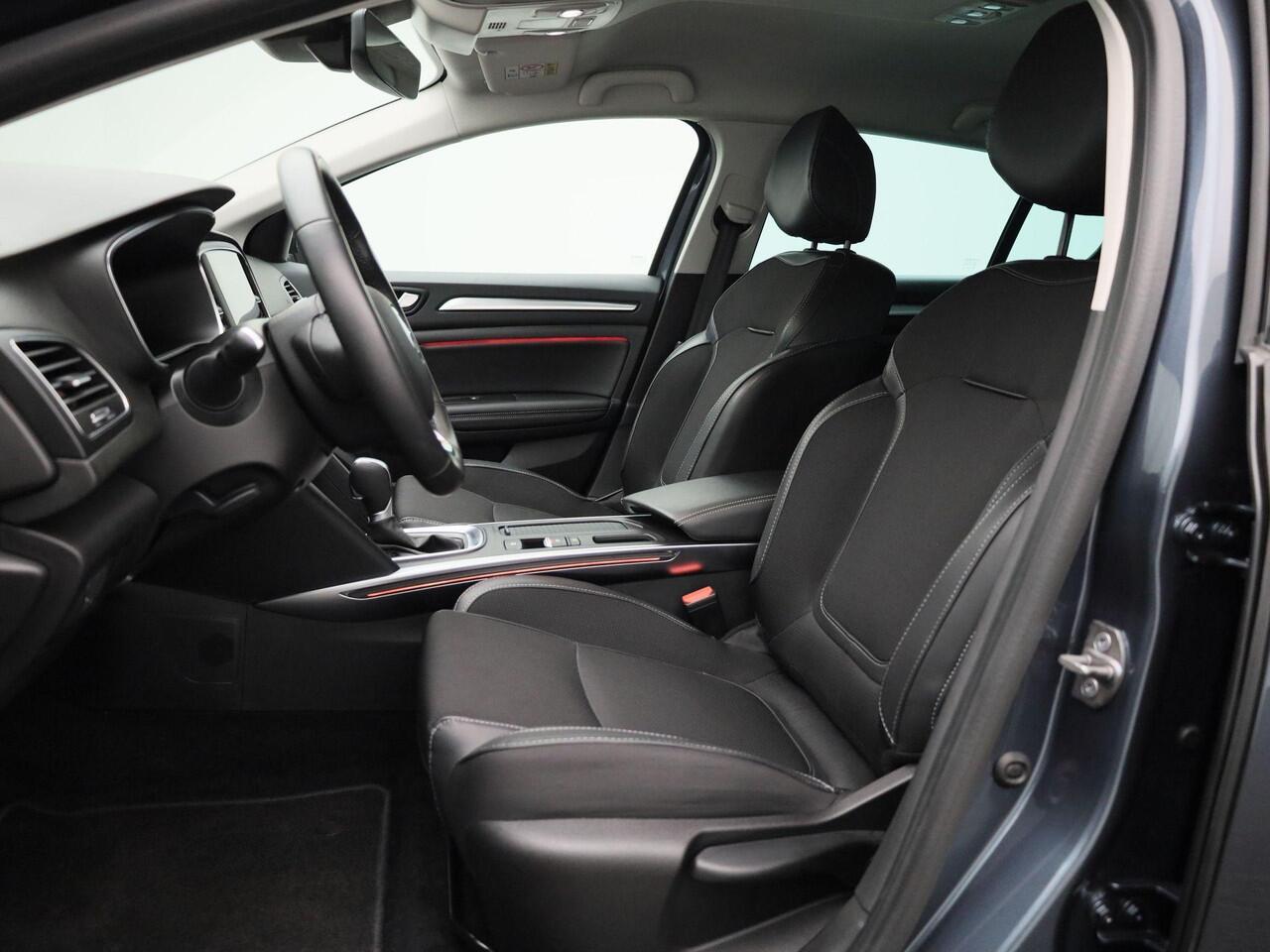 Renault MEGANE Estate 1.3 TCe 140Pk EDC Techno | Navigatie | Apple & Android Carplay | Climate Control | Parkeersensoren Voor & Achter | Camera | Stoel en Stuurverwarming | Licht en Regensensor | Privacy Glass | Cruise Control |