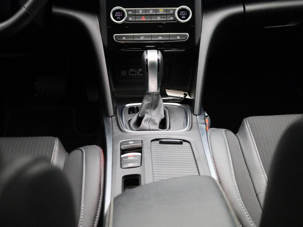 Renault MEGANE Estate 1.3 TCe 140Pk EDC Techno | Navigatie | Apple & Android Carplay | Climate Control | Parkeersensoren Voor & Achter | Camera | Stoel en Stuurverwarming | Licht en Regensensor | Privacy Glass | Cruise Control |