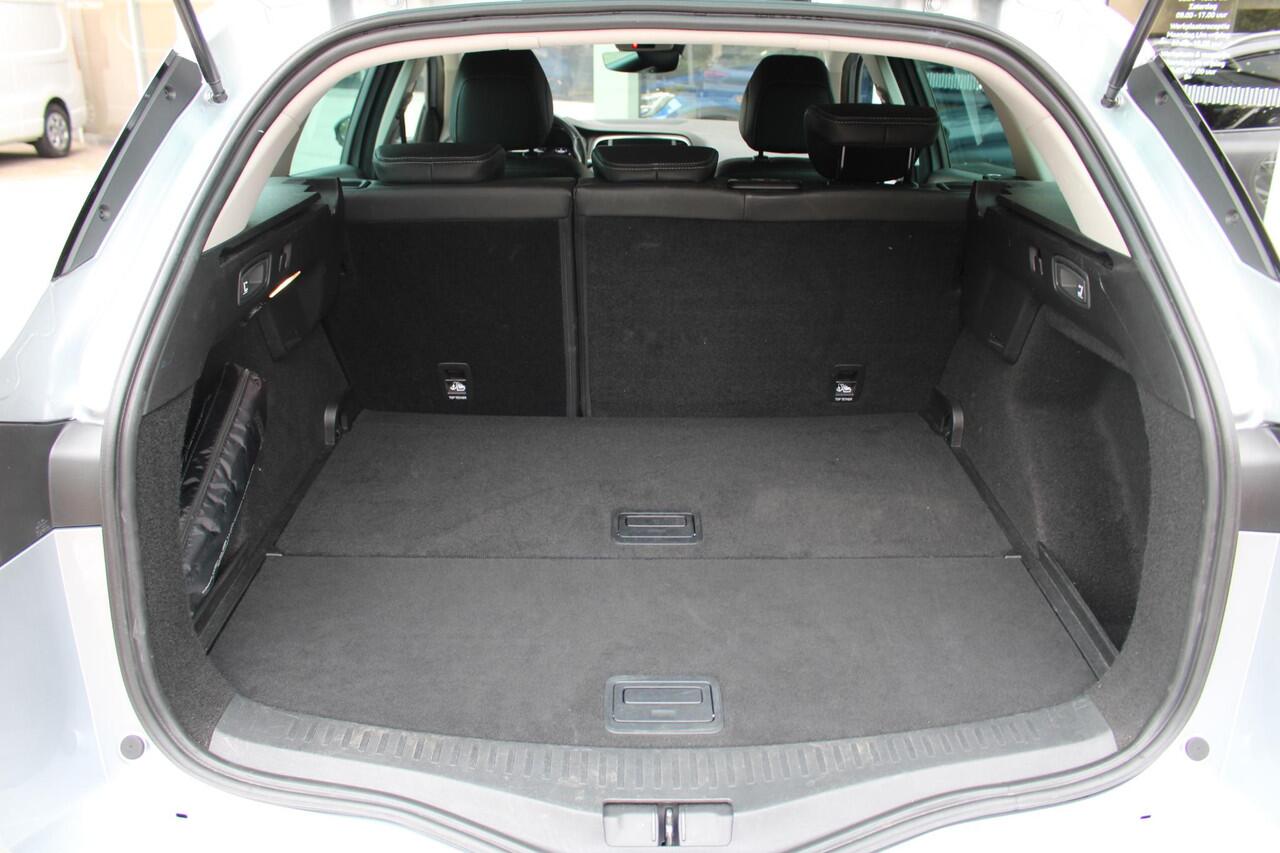 Renault MEGANE Estate 1.3 TCe 140 Techno | Stoel + Stuurverwarming | Dodehoekdetectie | Adaptive Cruisecontrol | Parkeersensoren | Apple Carplay/ Android Auto | Keyless Entry