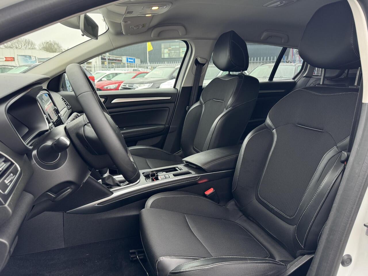 Renault MEGANE Estate 1.3 TCe 140 EDC Equilibre CARPLAY | PDC | LMV 1/2 LEDER