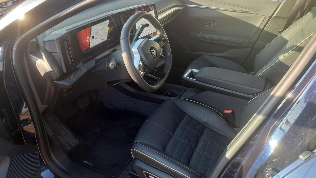 Renault MEGANE E-Tech comfort range iconic 60 kWh / Pack Advanced Driving Assist / All Season Banden / Betreft Demo vraag naar beschikbaarheid