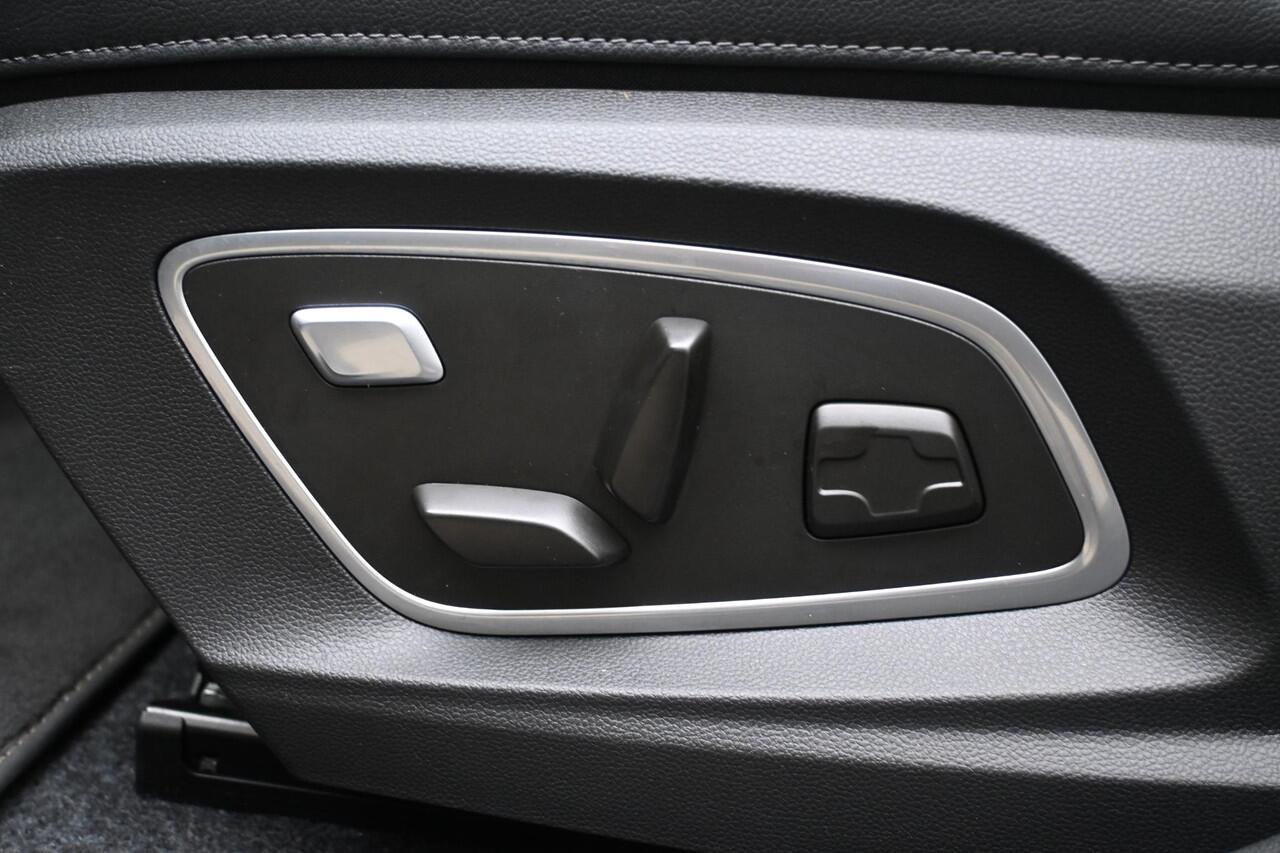 Renault MEGANE E-Tech comfort range iconic 60 kWh | HARMAN/KARDON | 360 CAMERA | STUUR/STOELVERWARMING | LEDER | ADAPT. CRUISE CONTROL | CLIMATE CONTROL | PDC | LMV