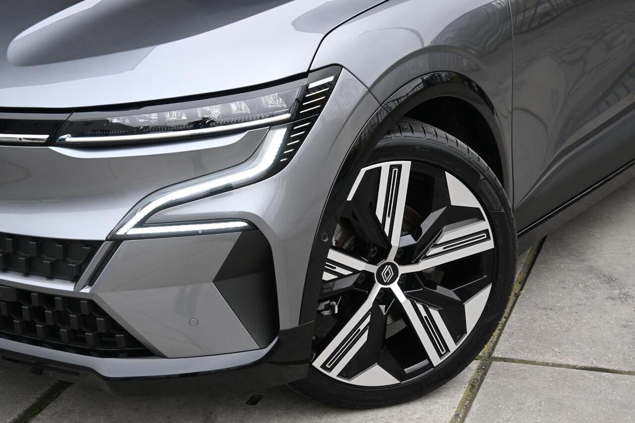 Renault MEGANE E-Tech comfort range iconic 60 kWh | HARMAN/KARDON | 360 CAMERA | STUUR/STOELVERWARMING | LEDER | ADAPT. CRUISE CONTROL | CLIMATE CONTROL | PDC | LMV