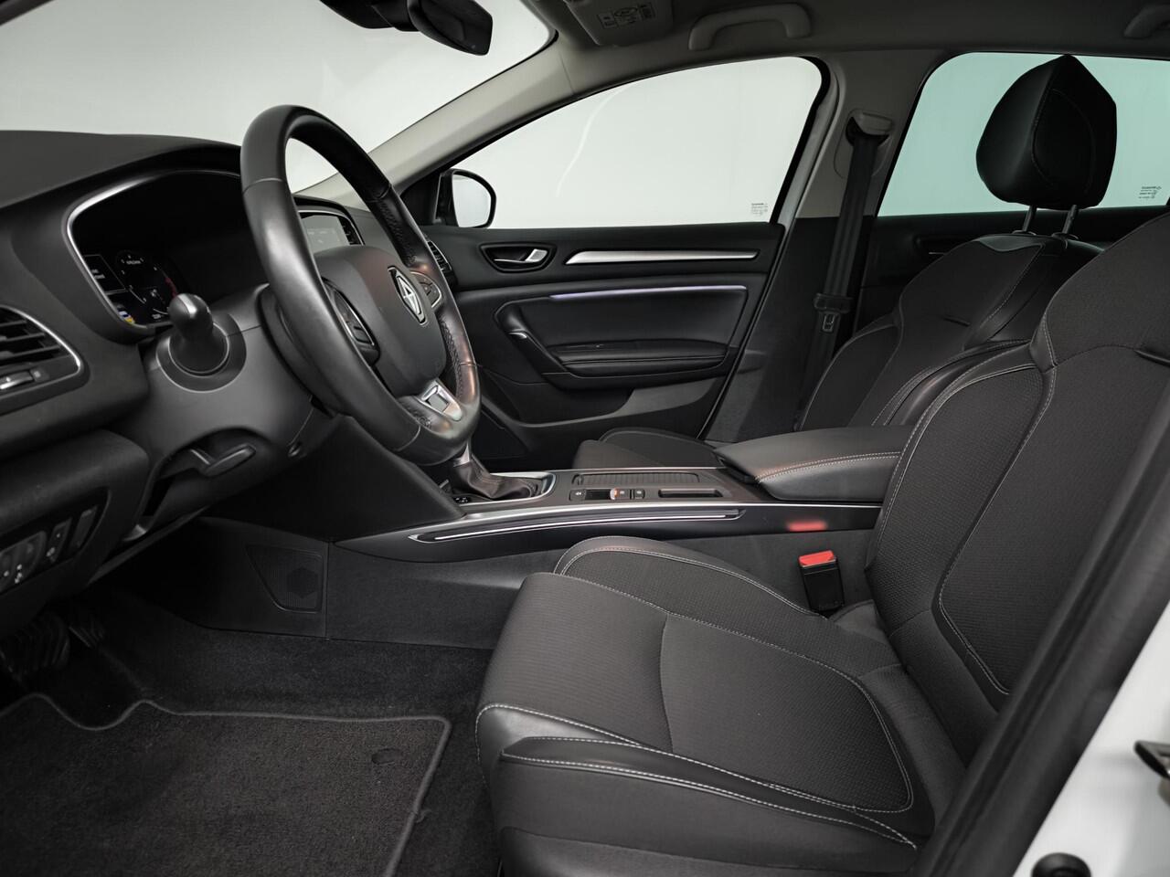 Renault MEGANE Estate 1.3 TCe 140 Techno | Camera | All season | Trekhaak | Navigatie | LED verlichting | Stuur & stoelverwarming |