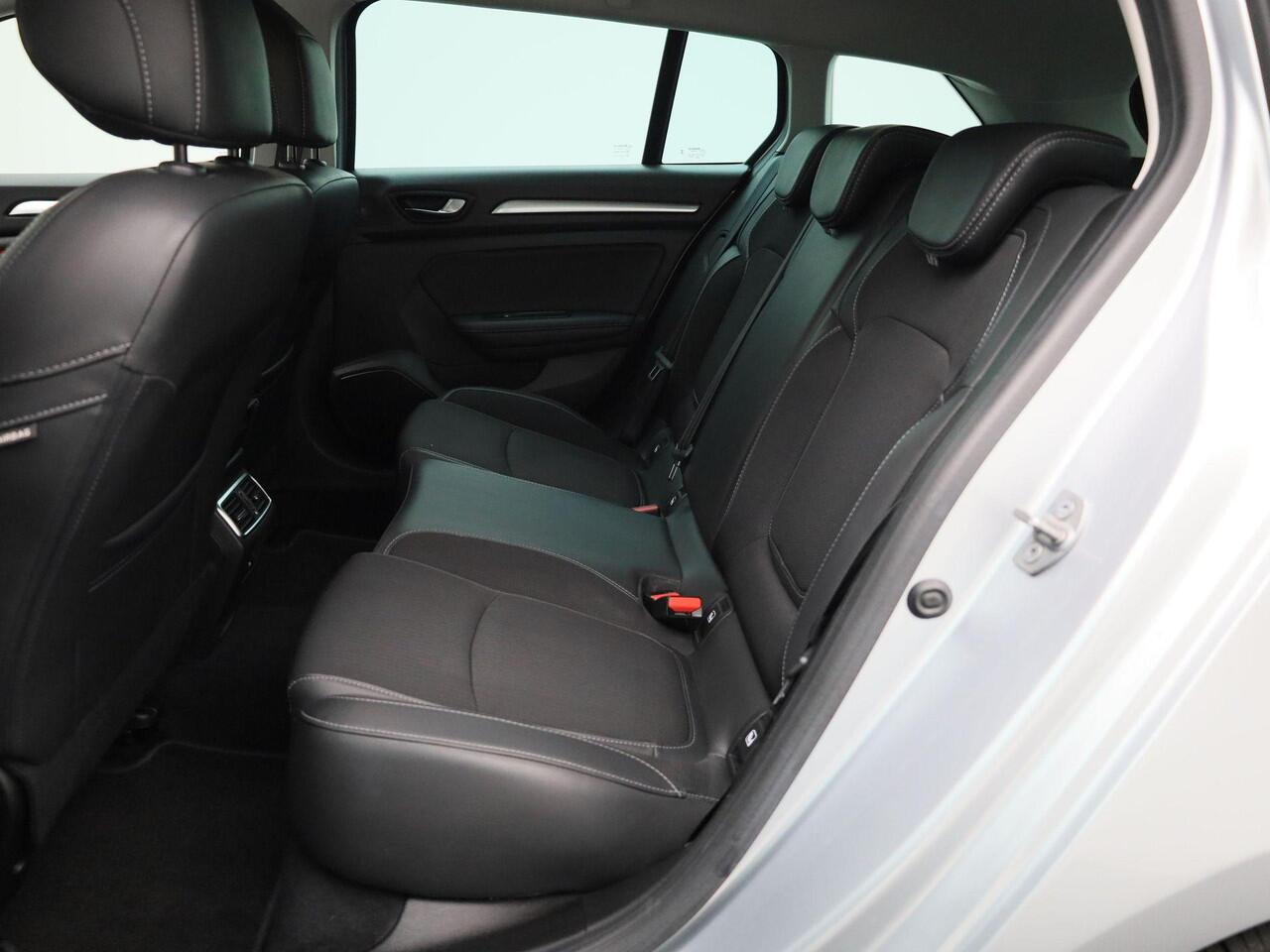 Renault MEGANE Estate 1.3 TCe Techno 140PK | Automaat | Navigatie | Stoel- en Stuurverwarming | Achteruitrijcamera | Climate Control | Cruise Control | Apple CarPlay & Android Auto