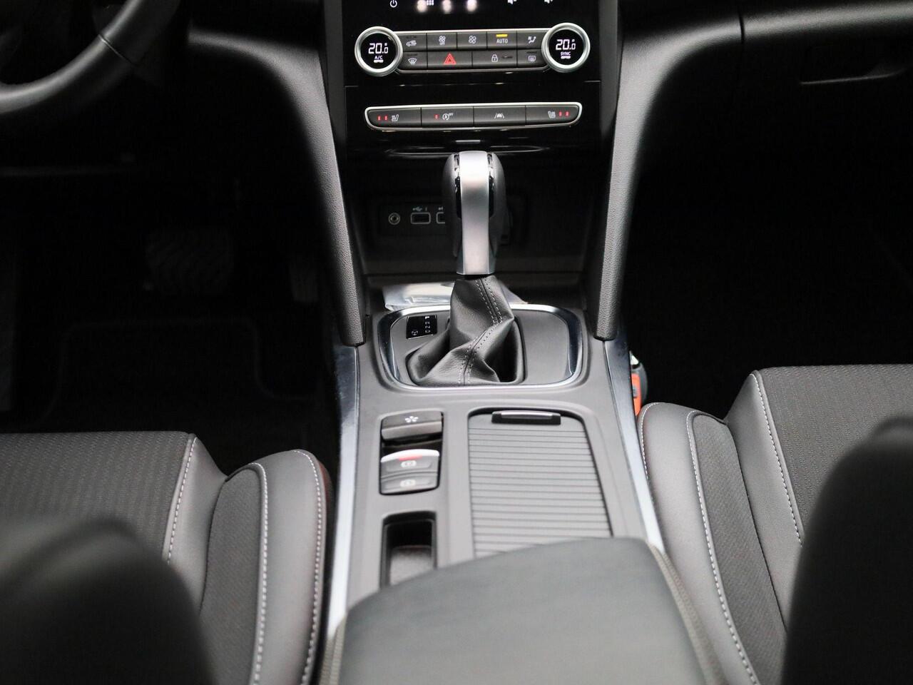 Renault MEGANE Estate 1.3 TCe Techno 140PK | Automaat | Navigatie | Stoel- en Stuurverwarming | Achteruitrijcamera | Climate Control | Cruise Control | Apple CarPlay & Android Auto