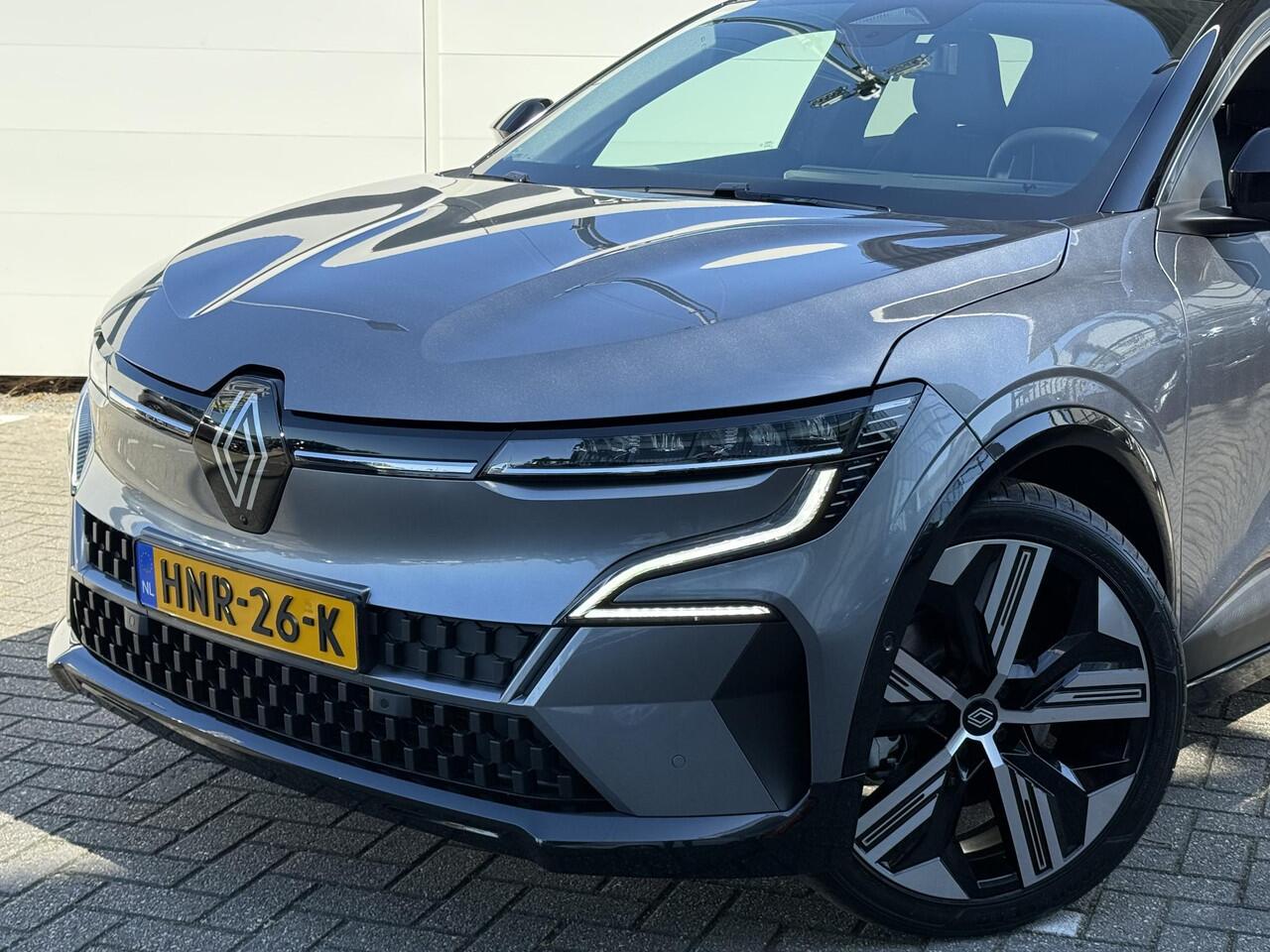 Renault MEGANE E-Tech comfort range iconic 60 kWh | Camera | Winterpack | Harman&Kardon | Leder | Digitale Binnenspiegel | Demo