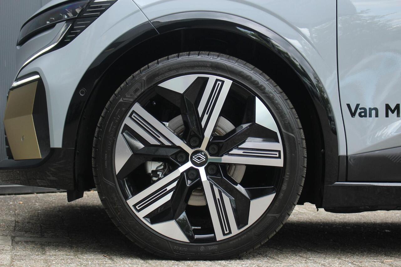 Renault MEGANE E-Tech EV60 Optimum Charge Iconic | Google Navigatie | Apple & Android Carplay | Parkeersensoren Voor & Achter | 360 Camera | Adaptieve Cruise Control | Privacy Glass | Lederen Bekleding | Keyless Entry |