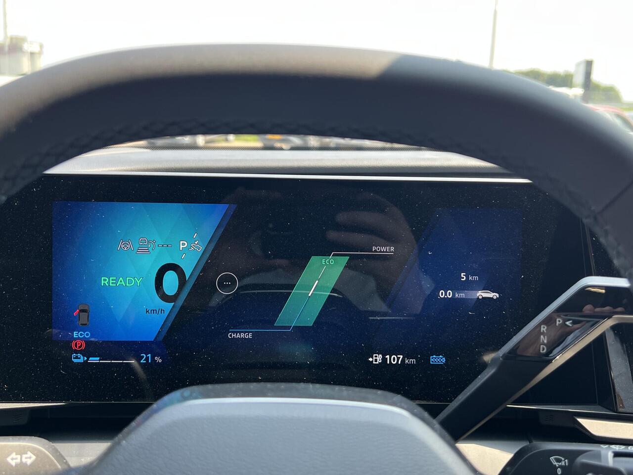 Renault MEGANE E-Tech comfort range iconic 60 kWh | Direct leverbaar | 360 graden camera | Stoel & stuur verwarming | Cruise adaptief | Harman & Kardon |