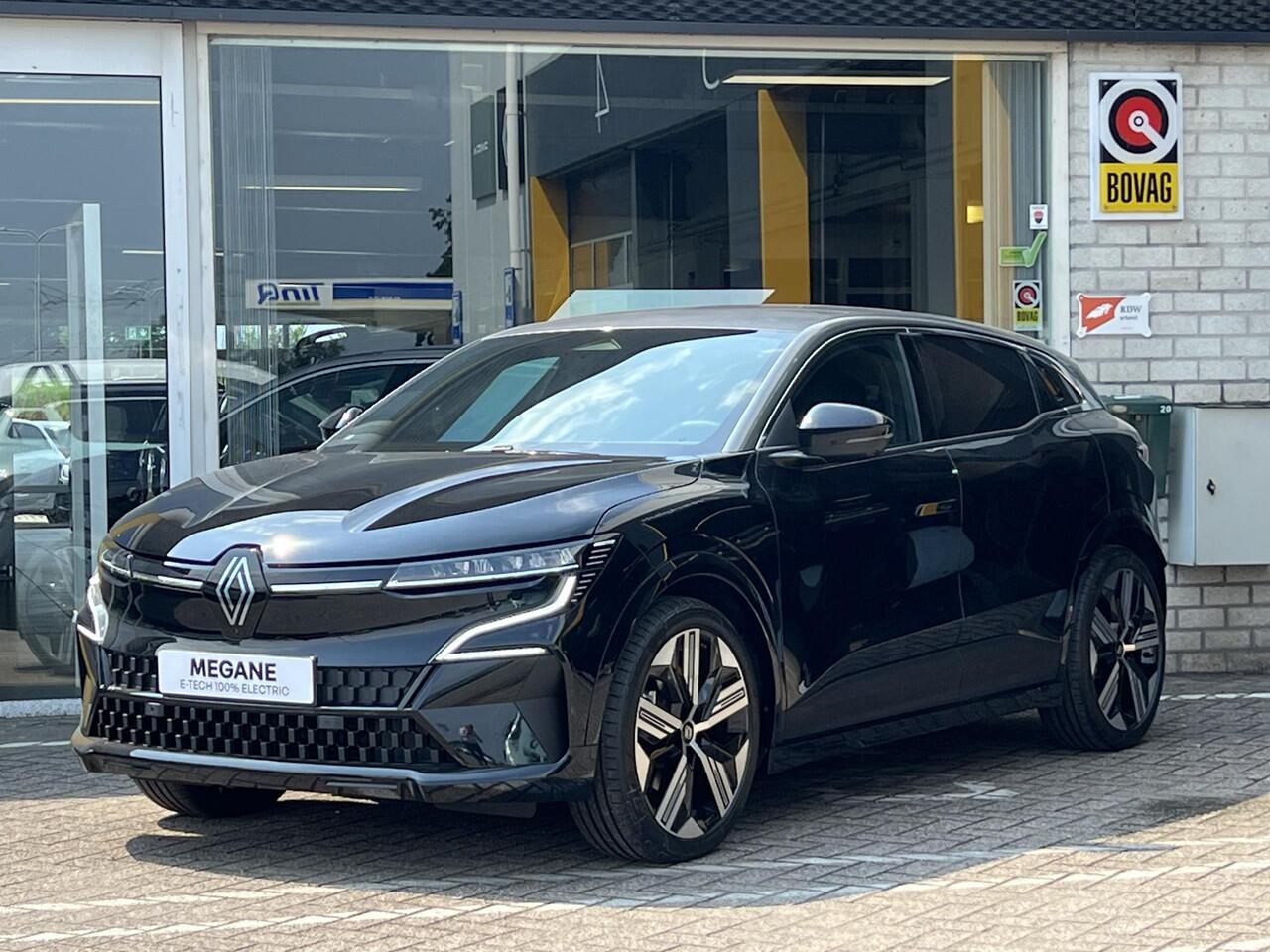 Renault MEGANE E-Tech comfort range iconic 60 kWh | Direct leverbaar | 360 graden camera | Stoel & stuur verwarming | Cruise adaptief | Harman & Kardon |