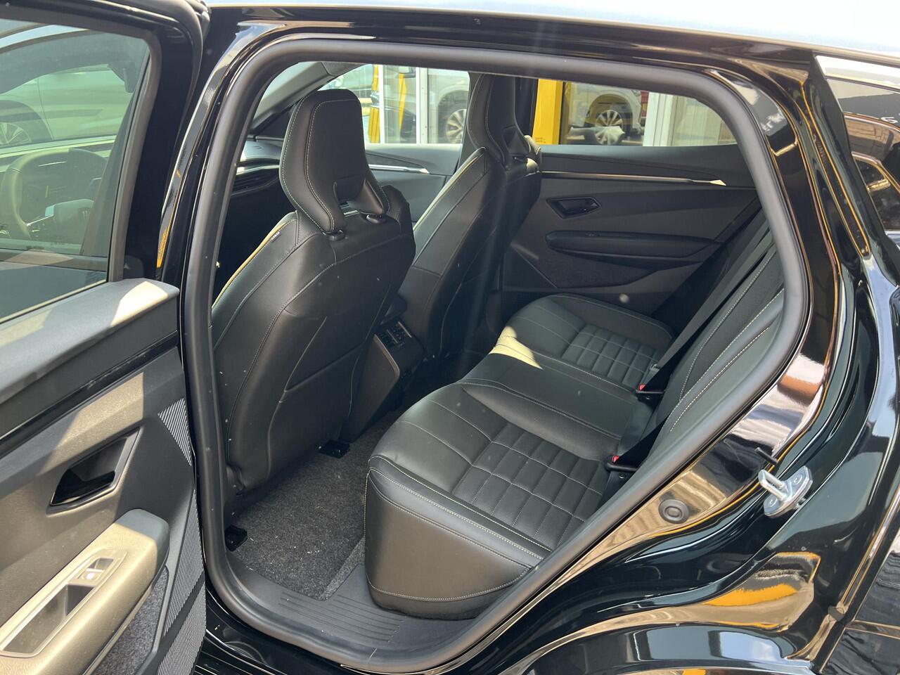 Renault MEGANE E-Tech comfort range iconic 60 kWh | Direct leverbaar | 360 graden camera | Stoel & stuur verwarming | Cruise adaptief | Harman & Kardon |