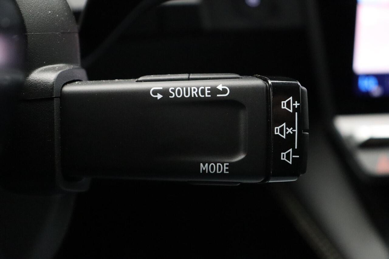 Renault MEGANE E-Tech comfort range iconic 60 kWh | Harman Kardon Premium Audio | Around view monitor | Active driver assist | Blind spot |