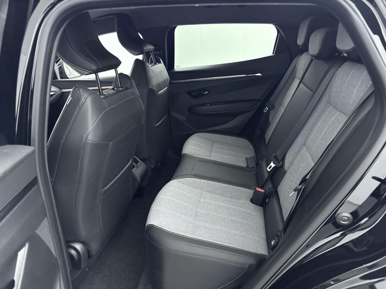 Renault MEGANE E-Tech Comfort Range Techno 60 kWh 220PK | Navigatie met Google Integratie | Climate Control | Cruise Control Adptief | Apple Carplay/Android Auto | Harman Kardon Premium Audio | Warmtepomp | Pack Winter | Parkeersensoren incl. Camera |